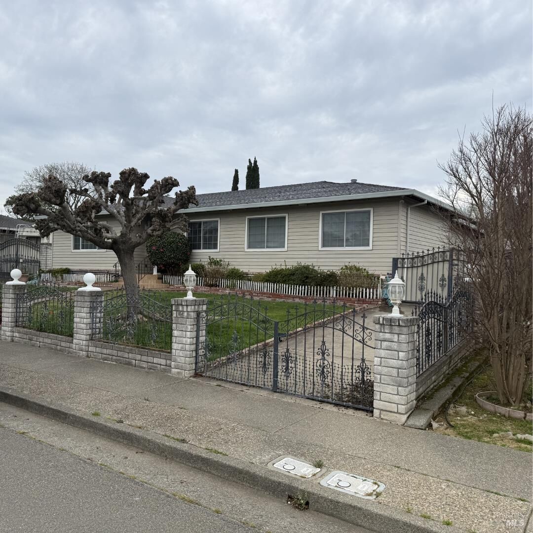 Property Photo:  34 Devonshire Drive  CA 94947 