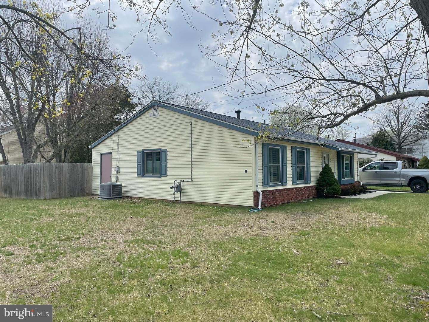 Property Photo:  2 Arcturus Drive  NJ 08080 