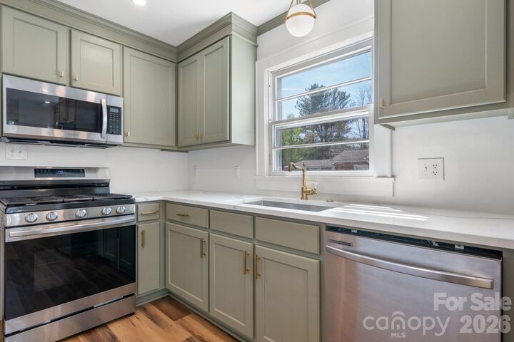 Property Photo:  212 Glendale Street  NC 28655 