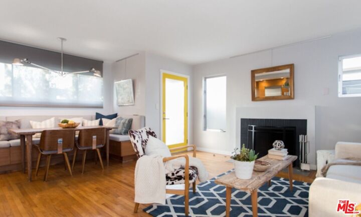 Property Photo: 1060 Nowita Pl CA 90291