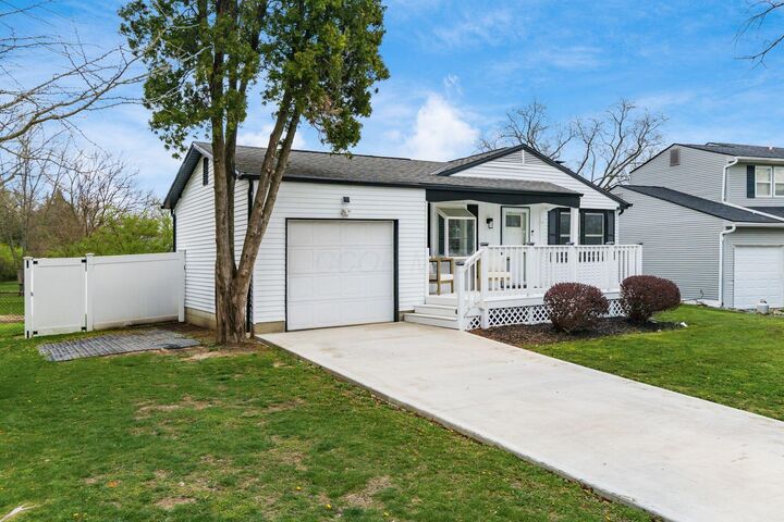 Property Photo:  2562 Red Rock Boulevard  OH 43123 