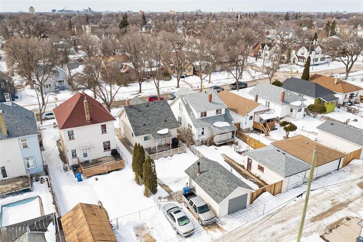 Property Photo:  439 Anderson Avenue  MB R2W 1E9 