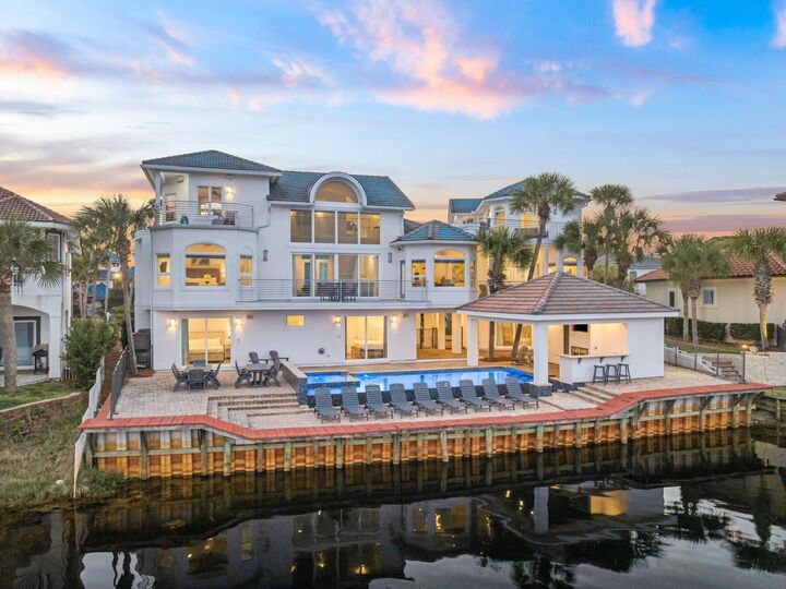 Property Photo: 4659 Destiny Way FL 32541