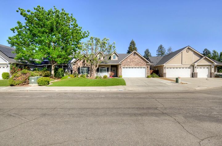 Property Photo:  8894 N Winery Avenue  CA 93720 
