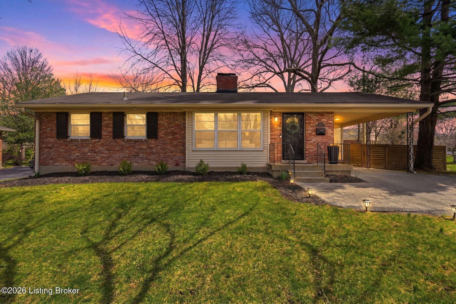 Property Photo:  325 Brunswick Rd  KY 40207 