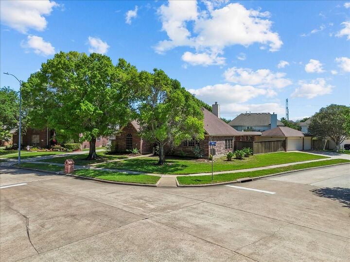Property Photo:  2502 Lakeside Drive  TX 77586 