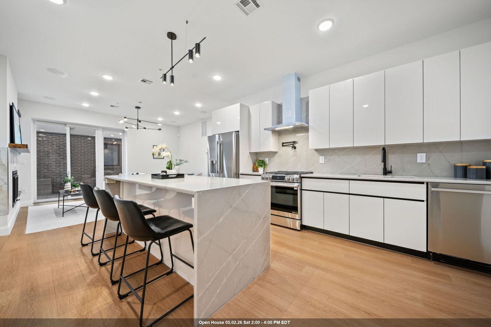 Property Photo:  192 Cambridge Ave 1  NJ 07307 