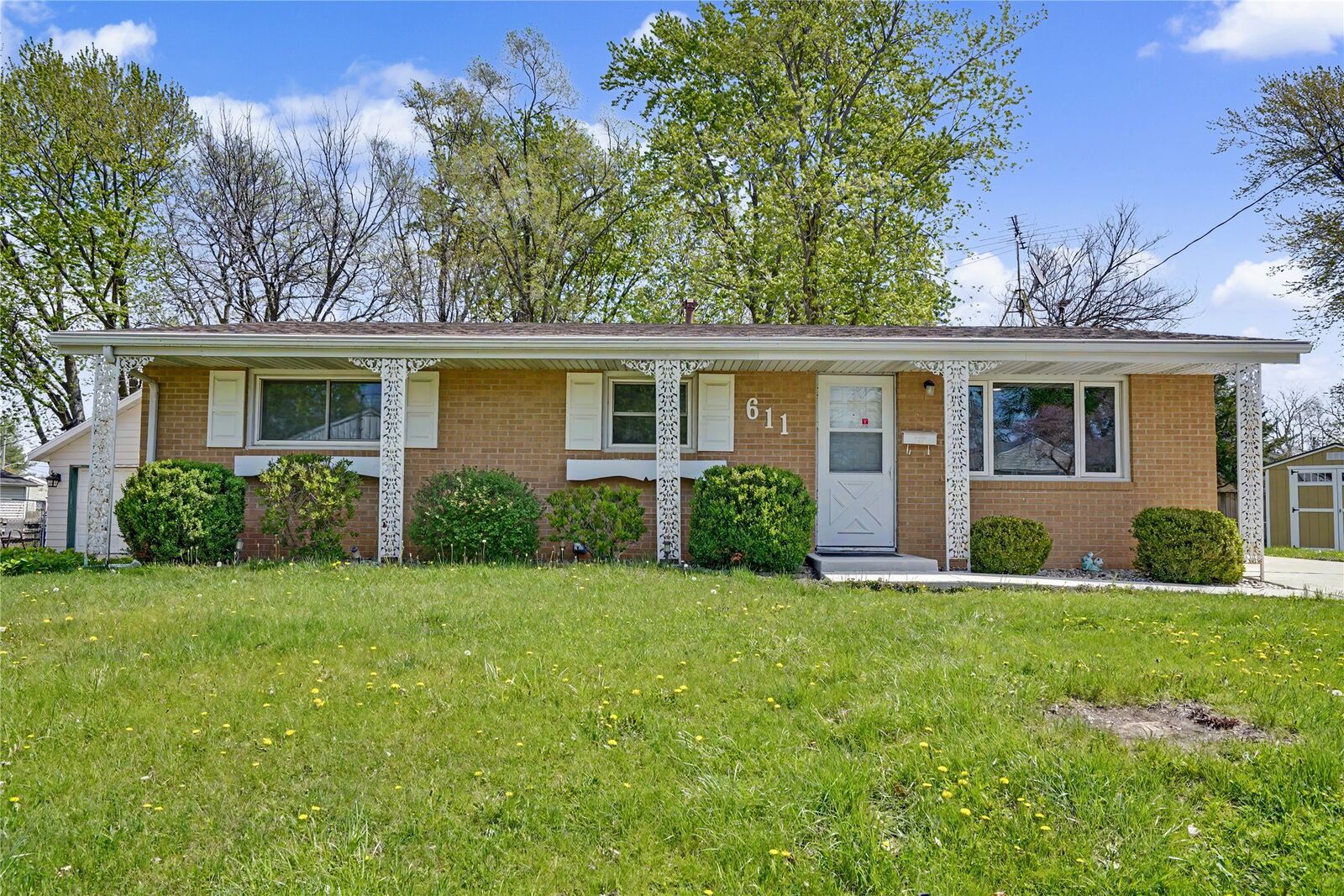 Property Photo:  611 6th Avenue SE  IA 50009 
