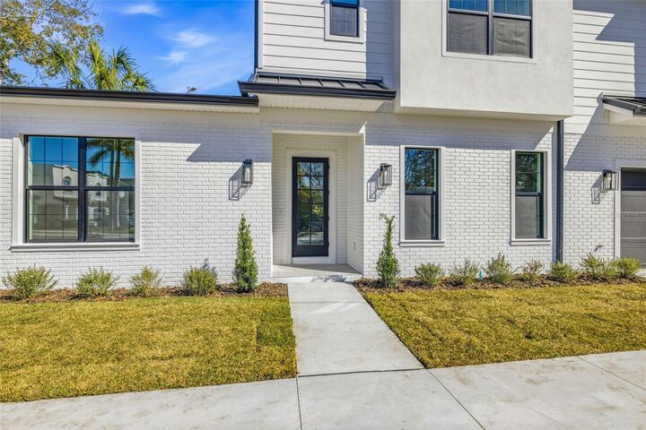 Property Photo:  3010 S Esperanza Avenue  FL 33629 