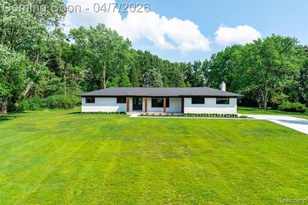 Property Photo:  6284 Malvern Drive  MI 48098 2137 