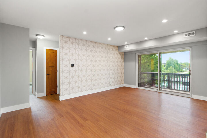 Property Photo:  18079 Live Oak Court 1616  IL 60477 