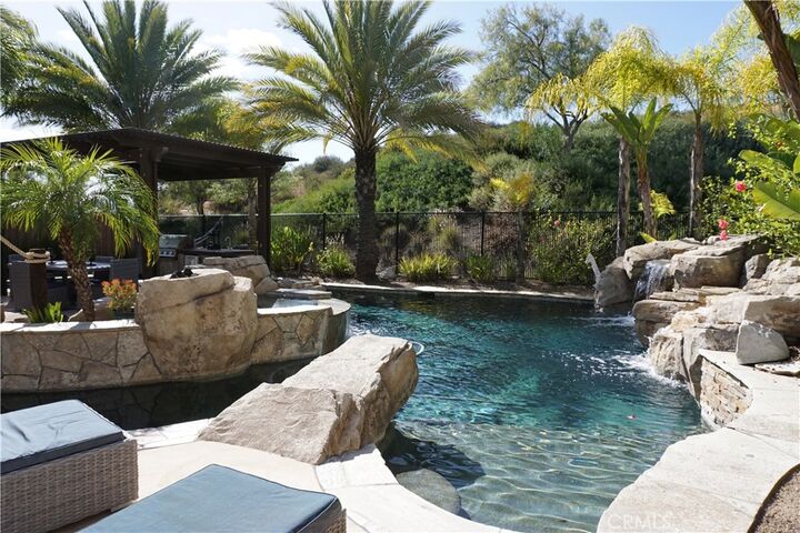 Property Photo:  25652 Via Sarah  CA 92595 
