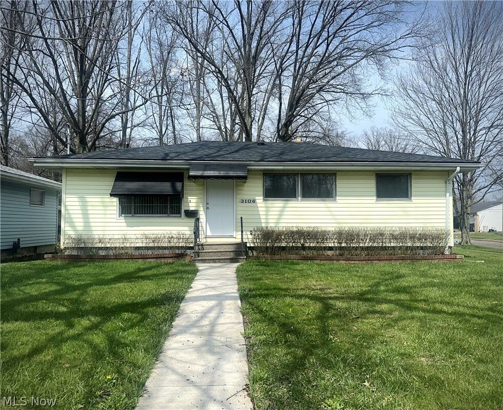 Property Photo: 3106 Northwest Boulevard NW OH 44485