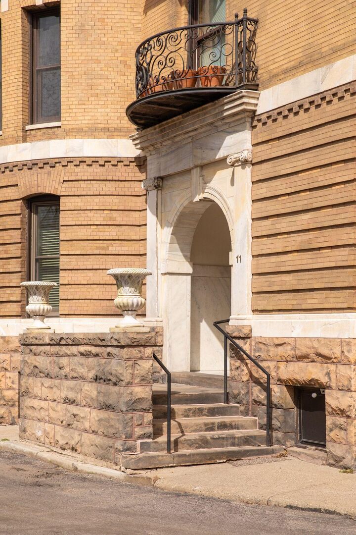 Property Photo:  11 Summit Court 16  MN 55102 