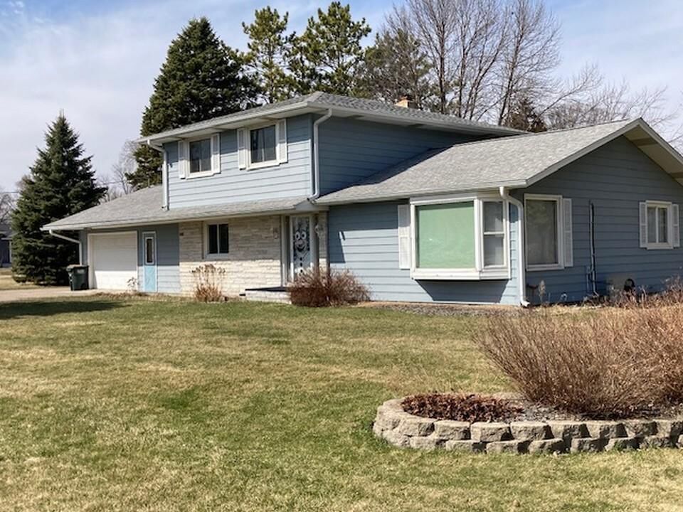 Property Photo:  693 Stearns Avenue E  MN 55329 