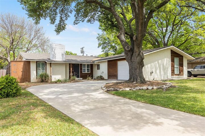 Property Photo: 3615 High Vista Drive TX 75234