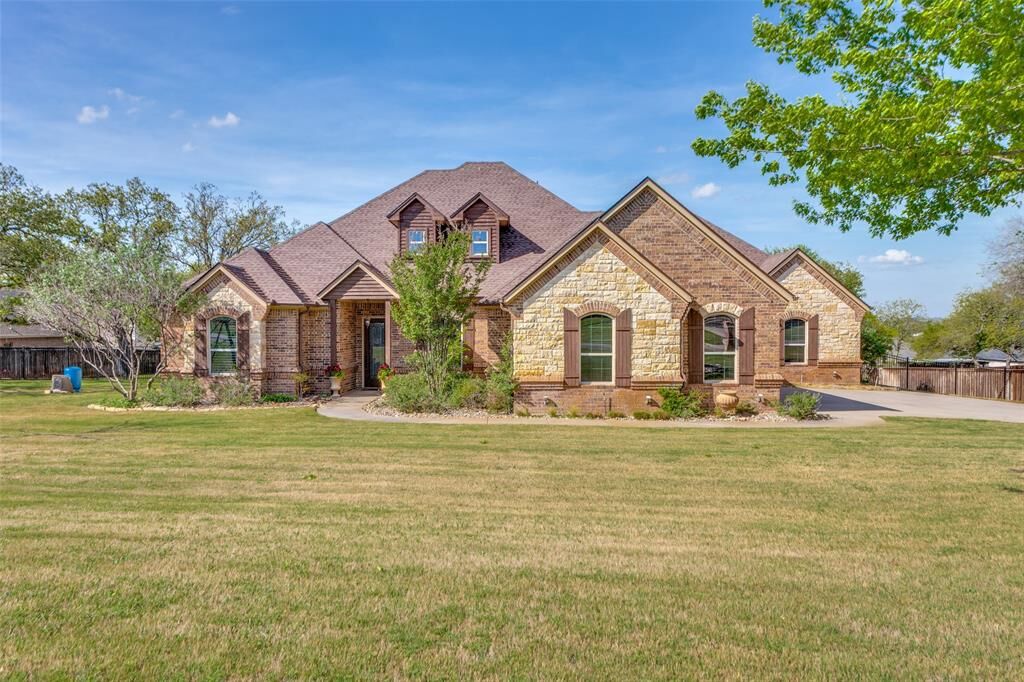 Property Photo:  2113 Woodland Hills Lane  TX 76087 