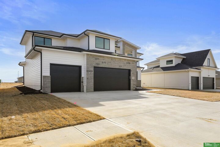 Property Photo:  5712 N 195th Street  NE 68022 