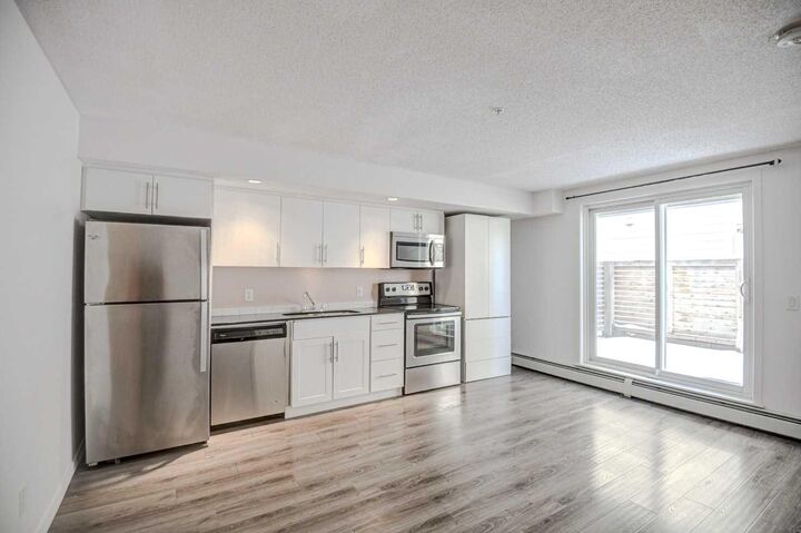 Property Photo: 1920 11 Avenue SW 106 AB T3C 0N8