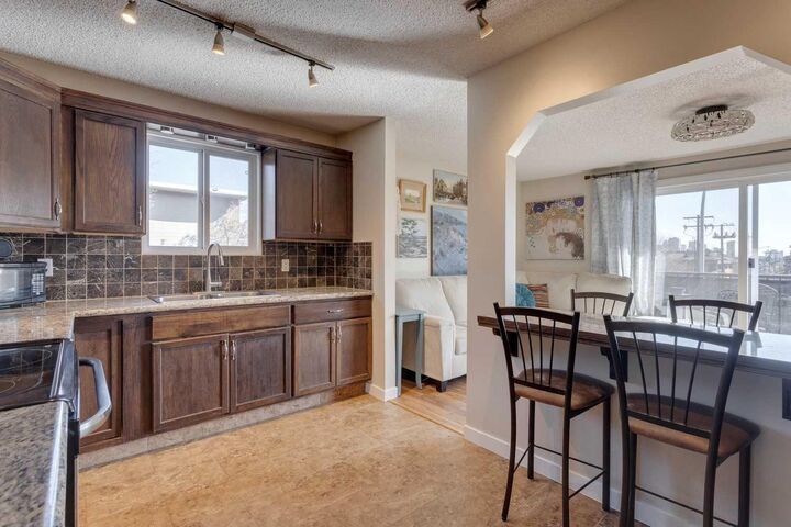 Property Photo:  2203 14 Street SW 301  AB T2T 3T2 