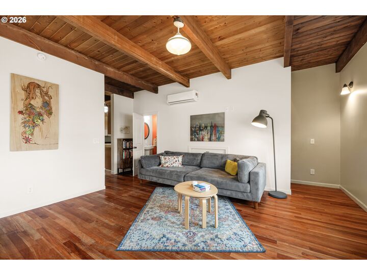 Property Photo:  2716 SE Roswell St  OR 97222 