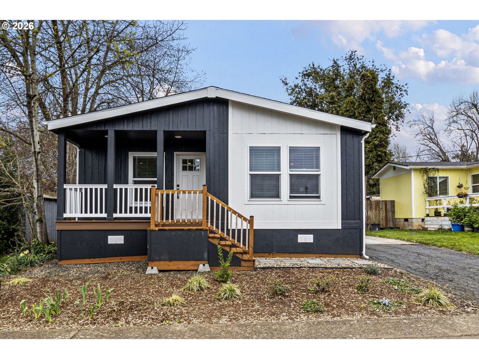 Property Photo:  631 E Ellendale Ave 206  OR 97338 