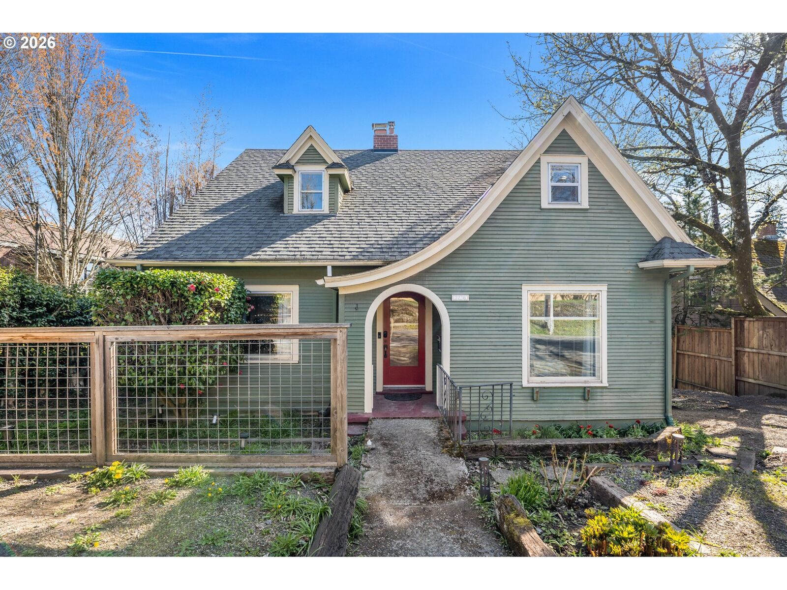 Property Photo:  7738 SW 31st Ave  OR 97219 