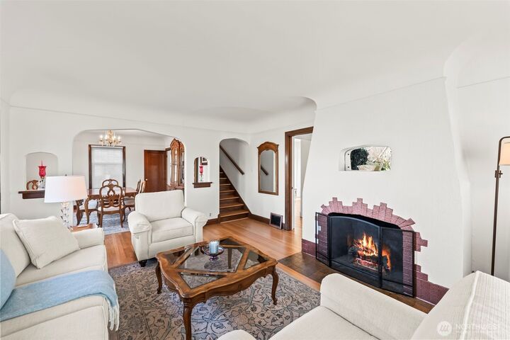 Property Photo:  327  5th Street SW  WA 98371 