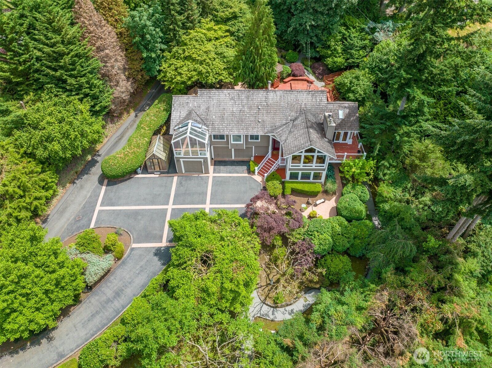Property Photo:  2668 E Lake Sammamish Parkway NE  WA 98074 