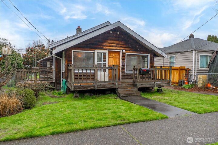 Property Photo:  1230 S Donovan Street  WA 98108 