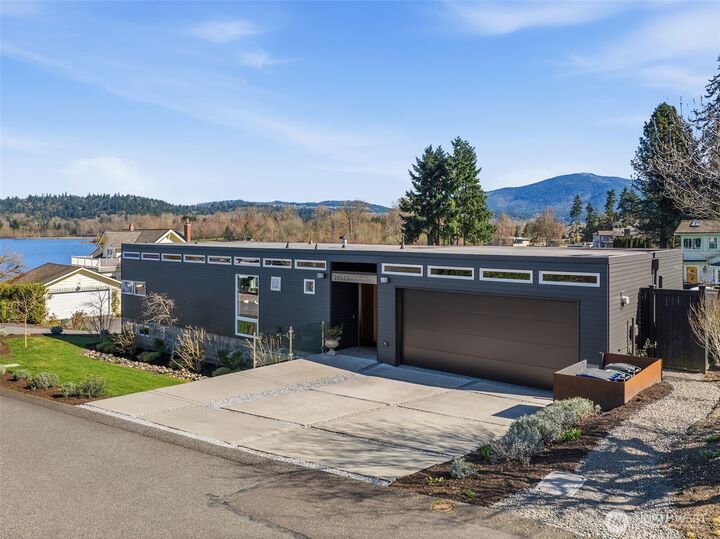 Property Photo: 19523 SE 51st Street WA 98027