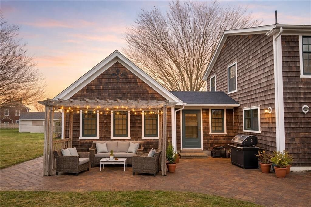 Property Photo: 2678 East Main Road RI 02871