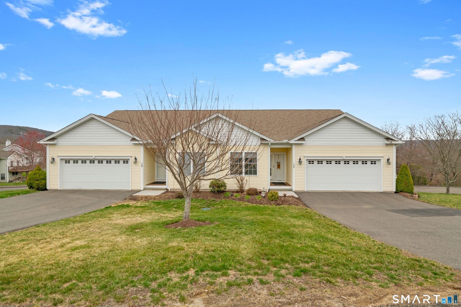 Property Photo: 17 Pondview Circle 17 CT 06403