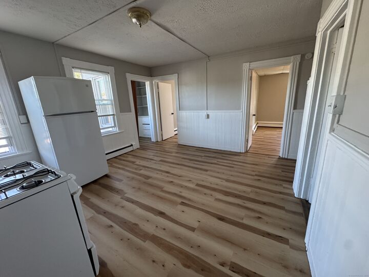 Property Photo:  645 Burnside Avenue 2C  CT 06108 