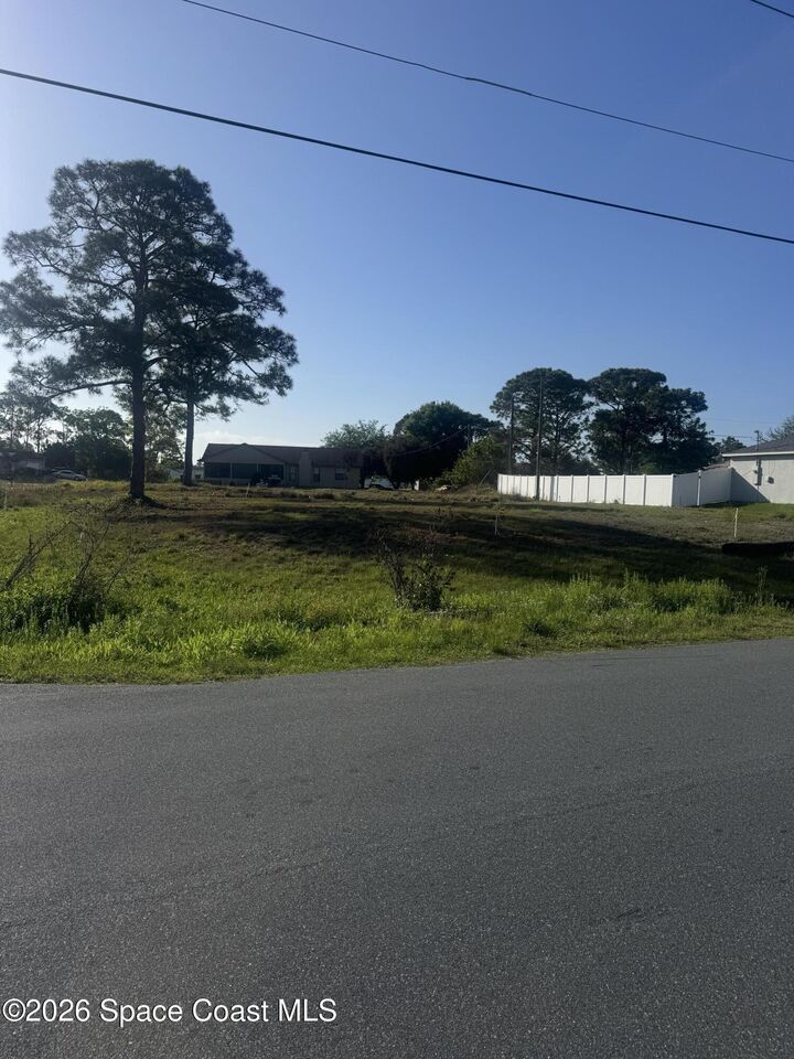 Property Photo:  2901 Toulon Road SE  FL 32909 