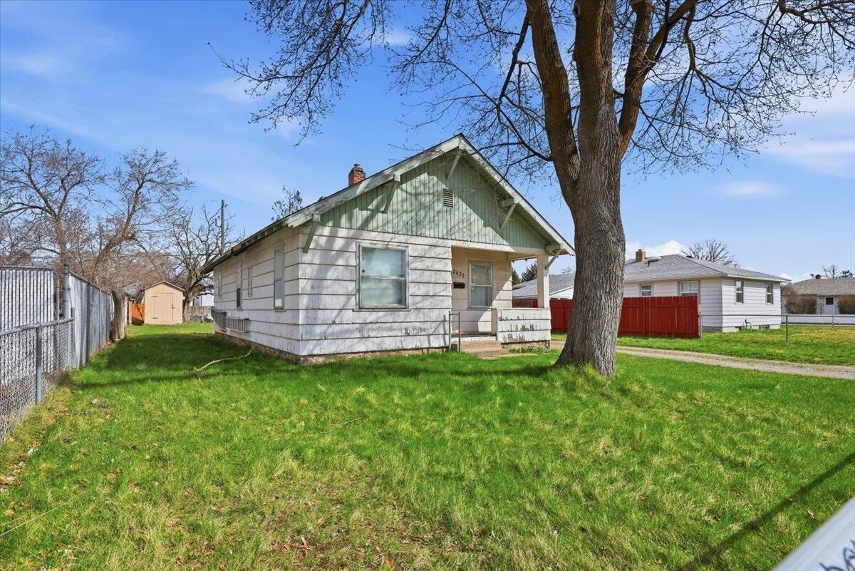 Property Photo:  2433 E Central Ave  WA 99208 
