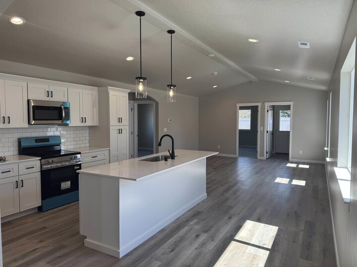 Property Photo: 1013 S Century Rd WA 99037