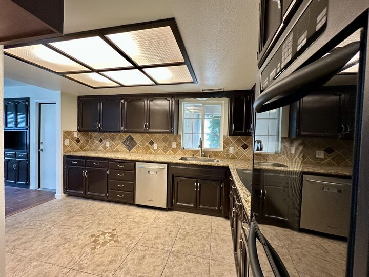 Property Photo: 3030 W Orchard Avenue CA 93277