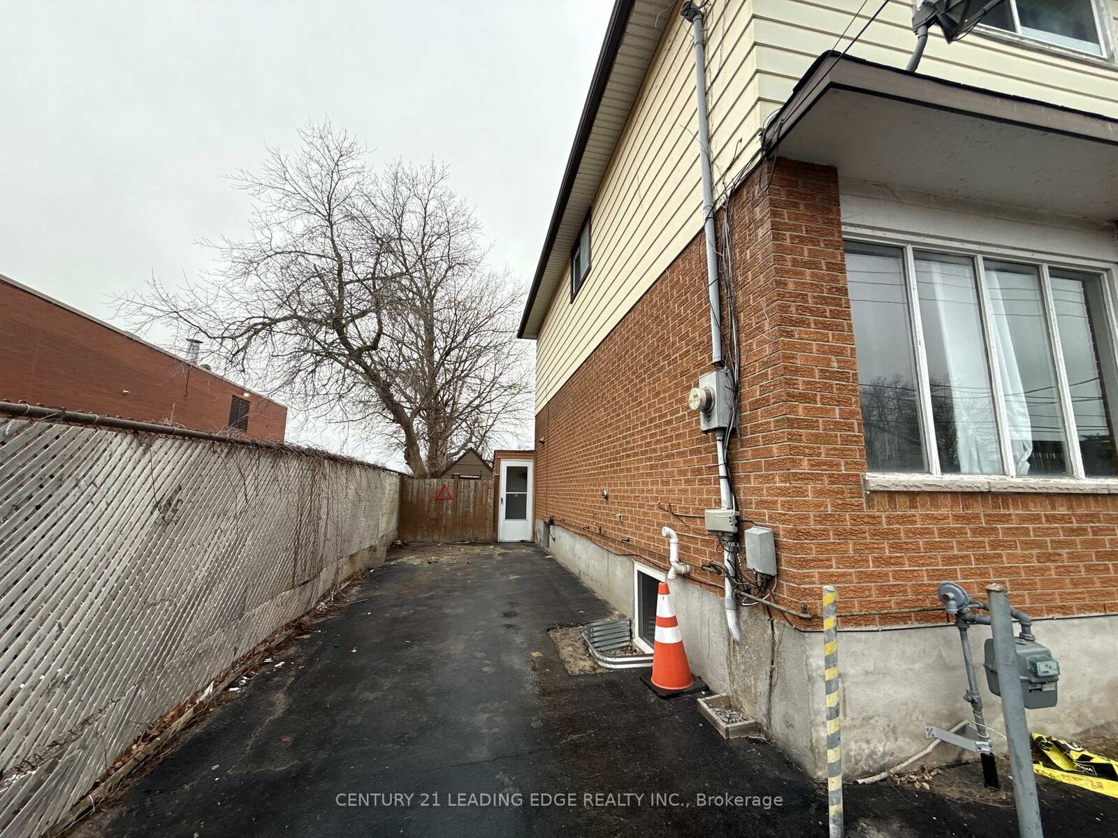 Property Photo: 957 Glen Street Lower ON L1J 3T9