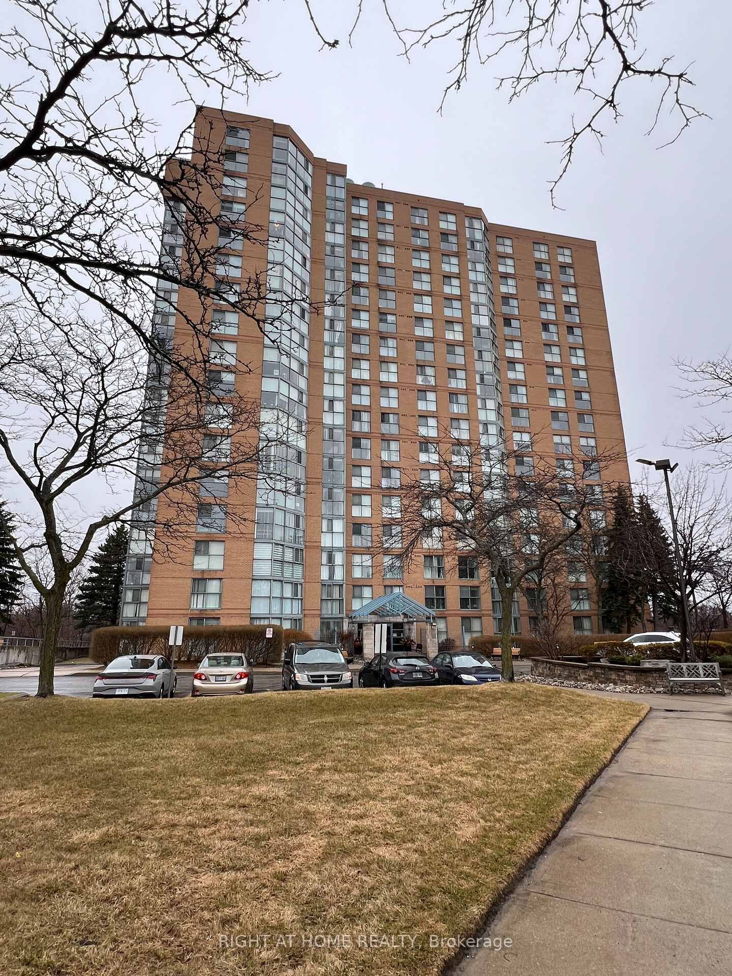 Property Photo: 90 Dale Avenue 706 ON M1J 3N4