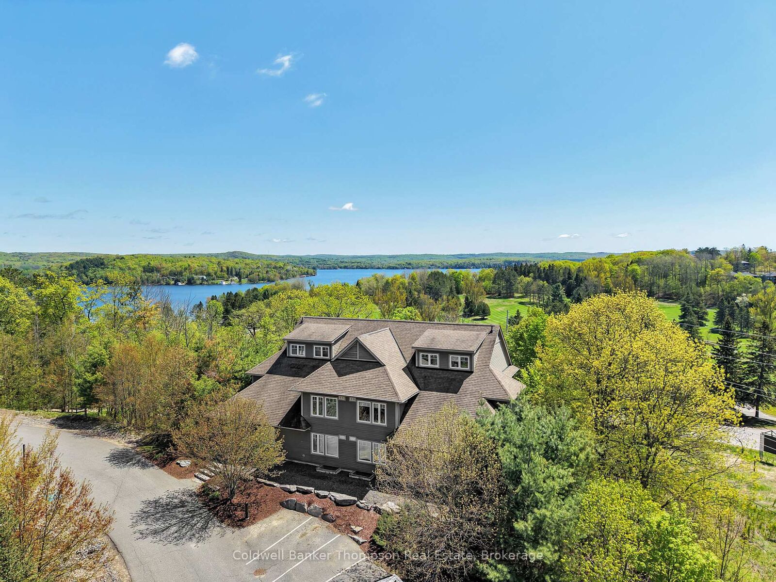 Photo de la propriété: 1 Tree Tops Lane 302 ON P1H 1A9