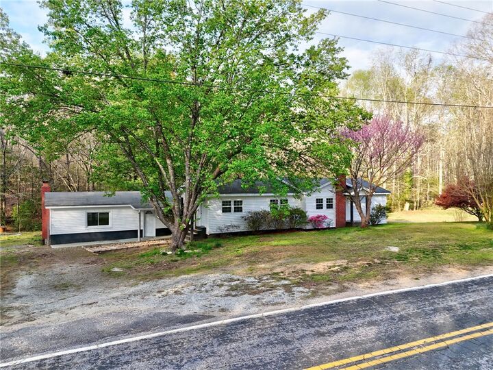 Property Photo:  303 Garren Road  SC 29627 