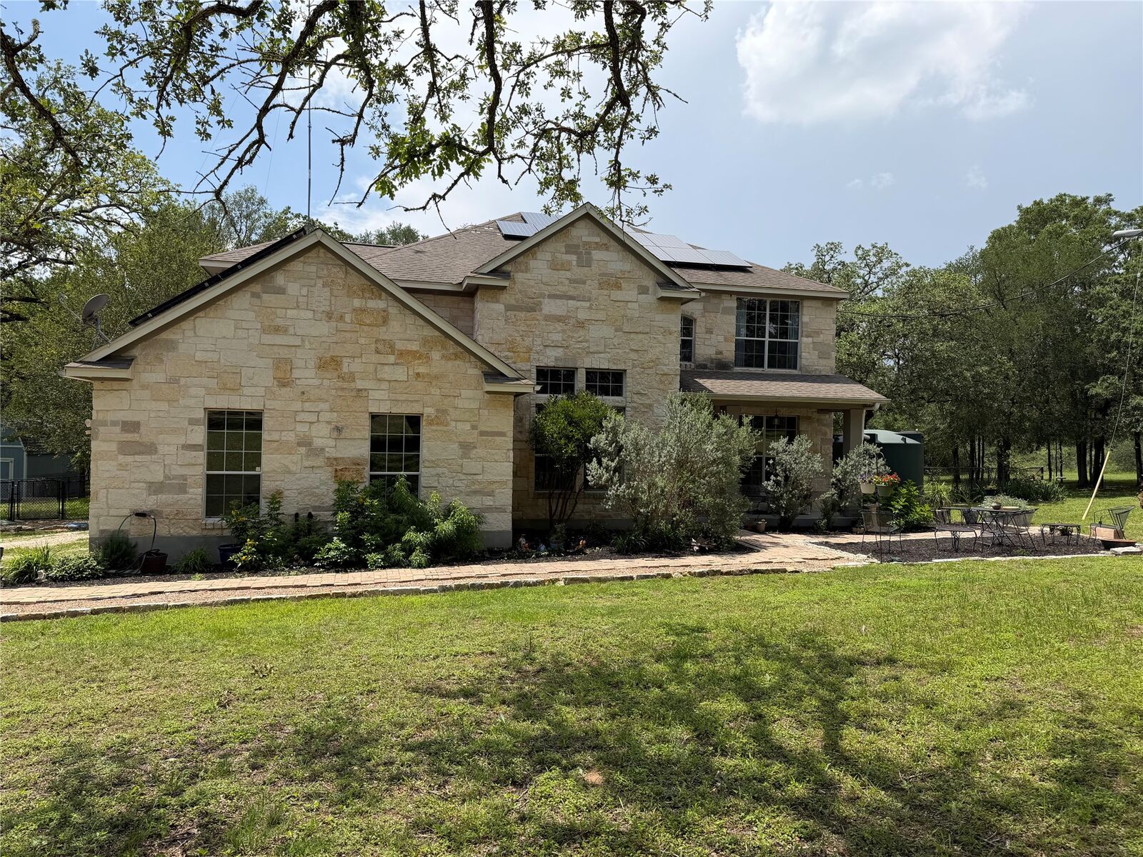 Property Photo:  202 The Oaks Boulevard  TX 78621 