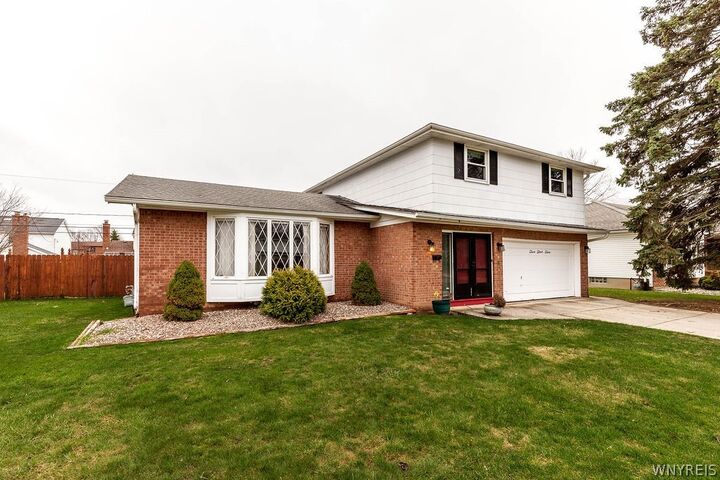 Property Photo: 242 Macarthur Drive NY 14221