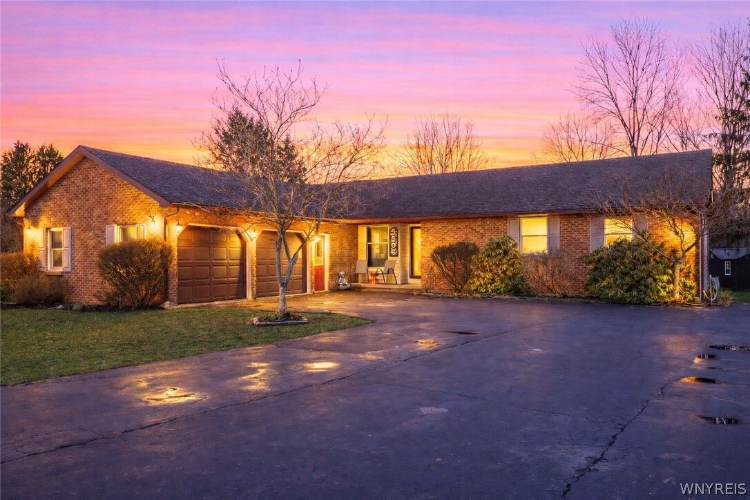 Property Photo:  5566 Homestead Road  NY 14075 