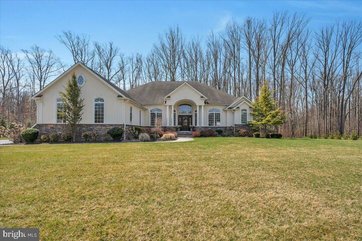 Property Photo:  122 Joanne Court  NJ 08062 