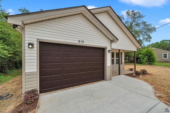 Property Photo:  610 Cornelia Drive  GA 31088 