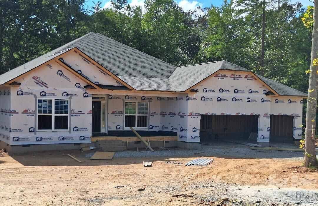 Property Photo: 1007 Penarth Drive 18 NC 28609