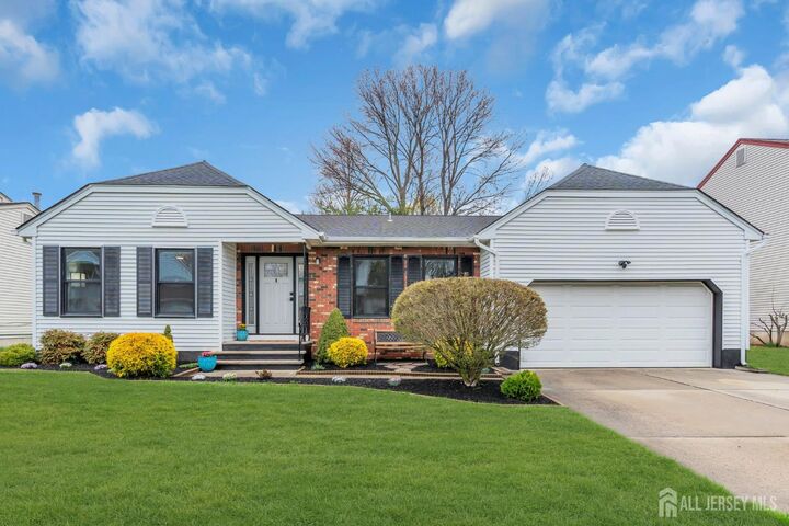 Property Photo:  3 Lynn Court  NJ 08902 