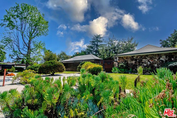 Property Photo: 17600 Lemarsh St CA 91325